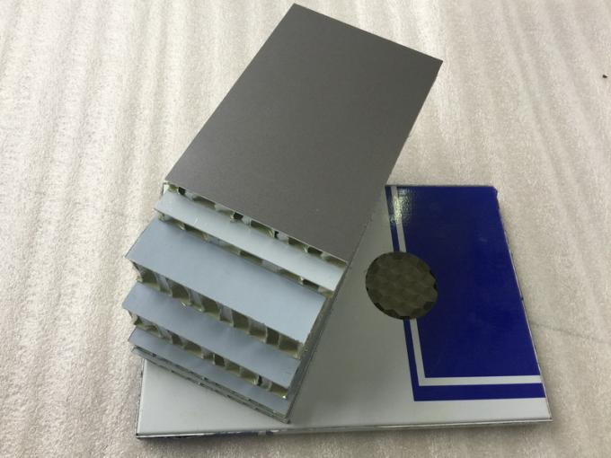 El panal de aluminio de la instalación fácil artesona la resistencia a las inclemencias del tiempo para el espacio aéreo
